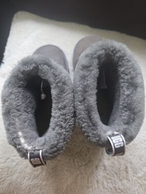 UGG Classic Short Shearling Boot - Gray